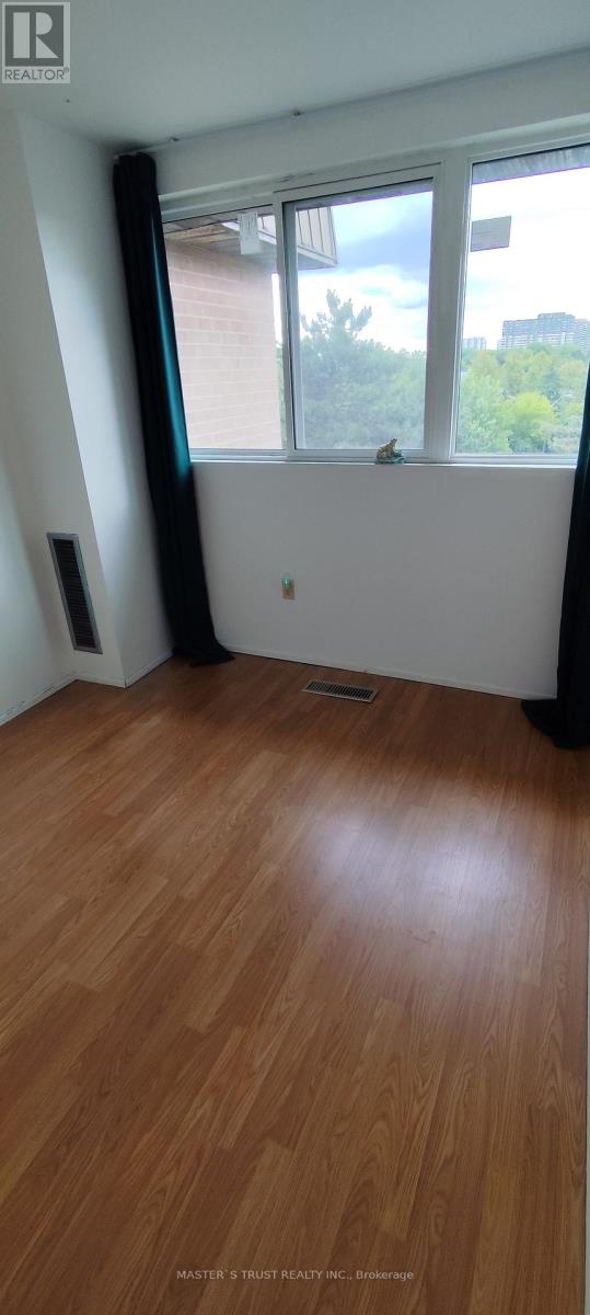 Photo 19 of 209 165 Cherokee Boulevard, Toronto ON