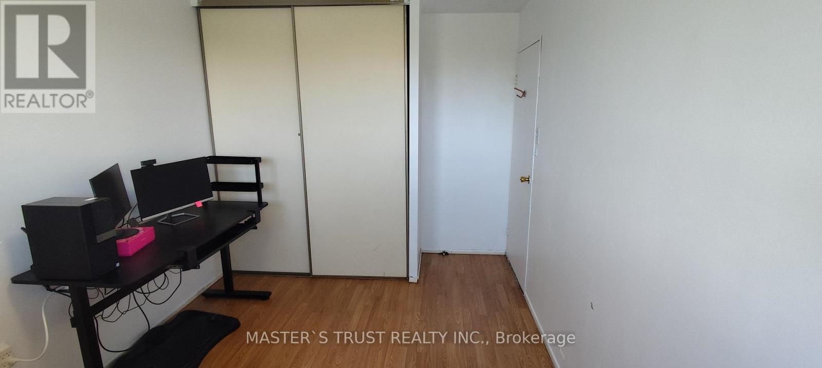 Photo 18 of 209 165 Cherokee Boulevard, Toronto ON