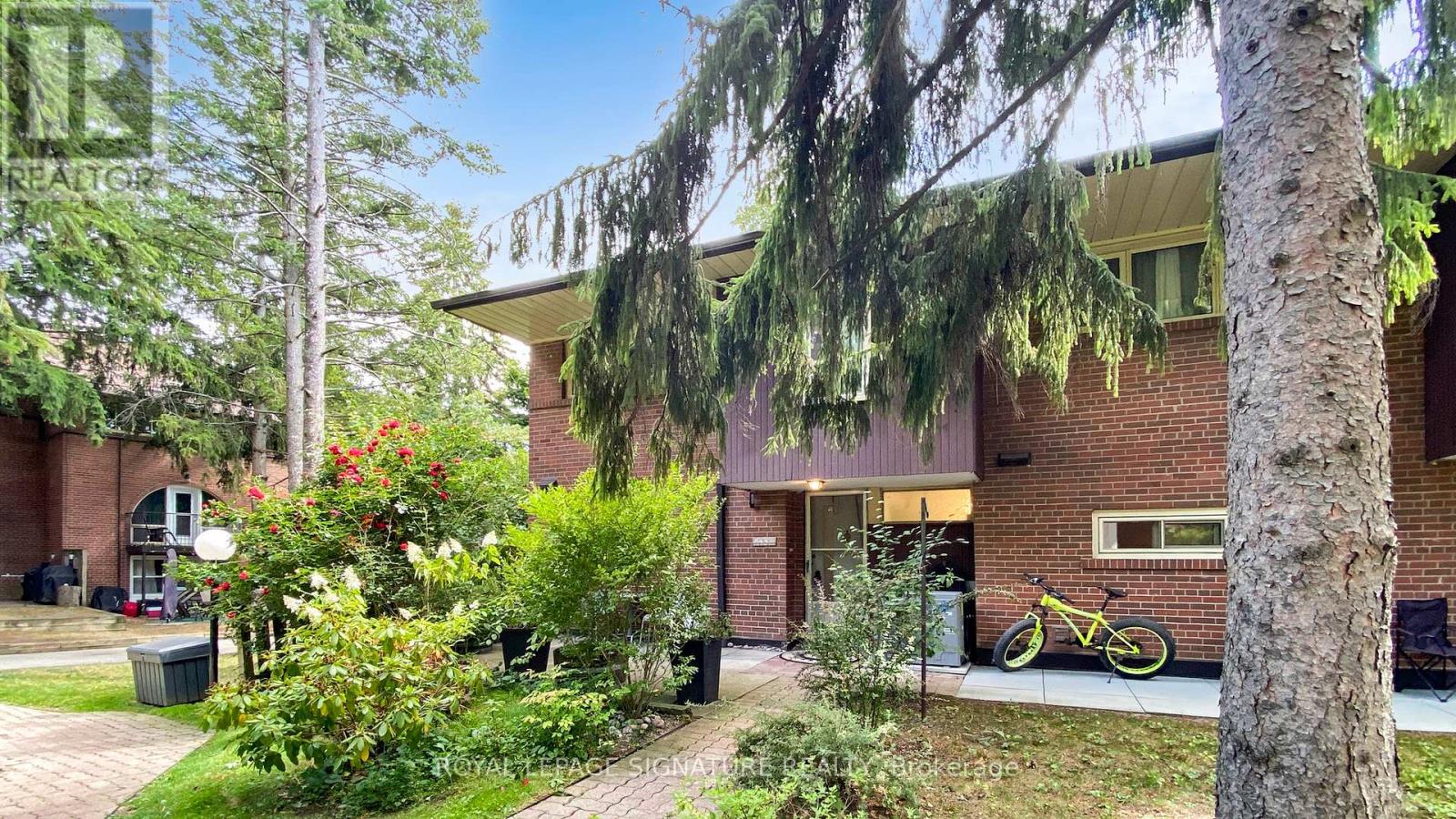 Photo 10 of 76 6 Esterbrooke Avenue, Toronto ON