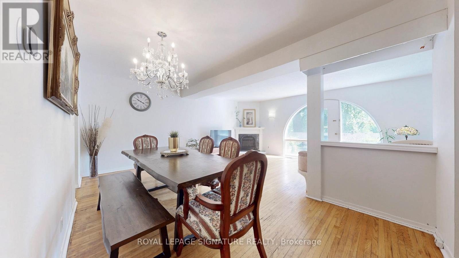 Photo 30 of 76 6 Esterbrooke Avenue, Toronto ON