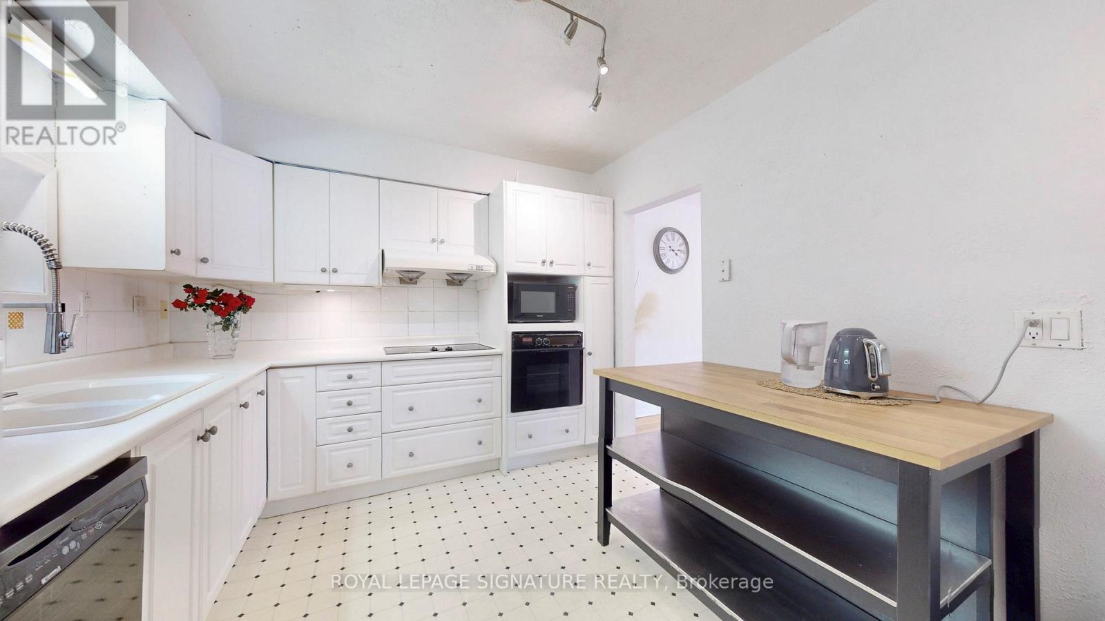 Photo 20 of 76 6 Esterbrooke Avenue, Toronto ON