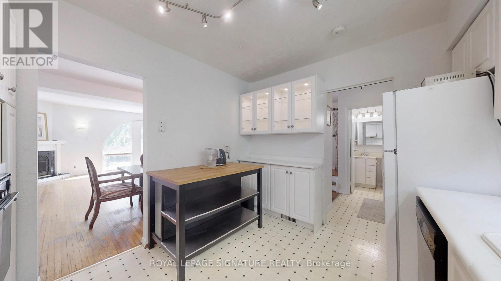 Photo 9 of 76 6 Esterbrooke Avenue, Toronto ON