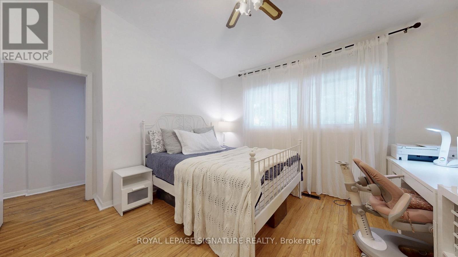 Photo 16 of 76 6 Esterbrooke Avenue, Toronto ON