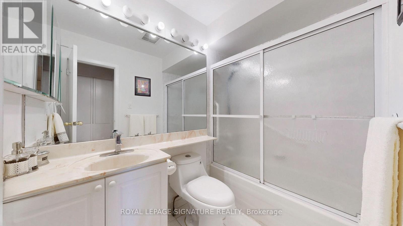 Photo 17 of 76 6 Esterbrooke Avenue, Toronto ON