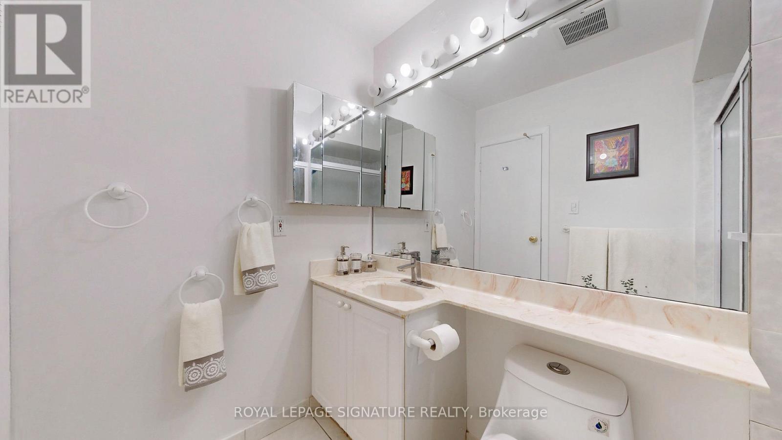 Photo 36 of 76 6 Esterbrooke Avenue, Toronto ON