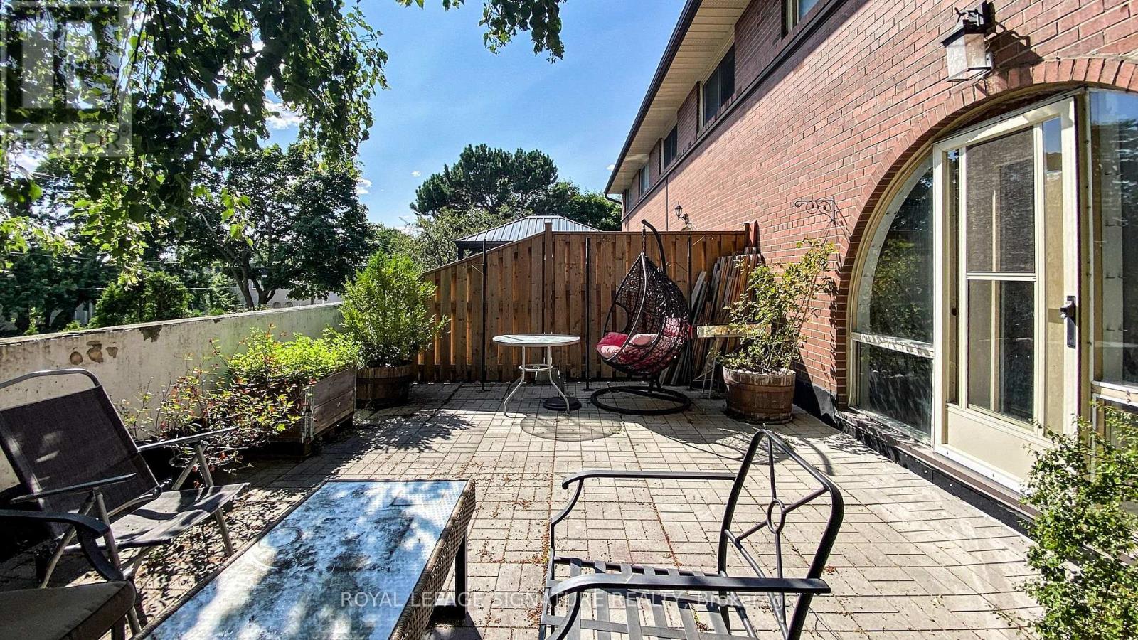 Photo 31 of 76 6 Esterbrooke Avenue, Toronto ON