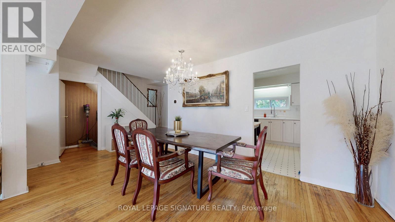 Photo 4 of 76 6 Esterbrooke Avenue, Toronto ON