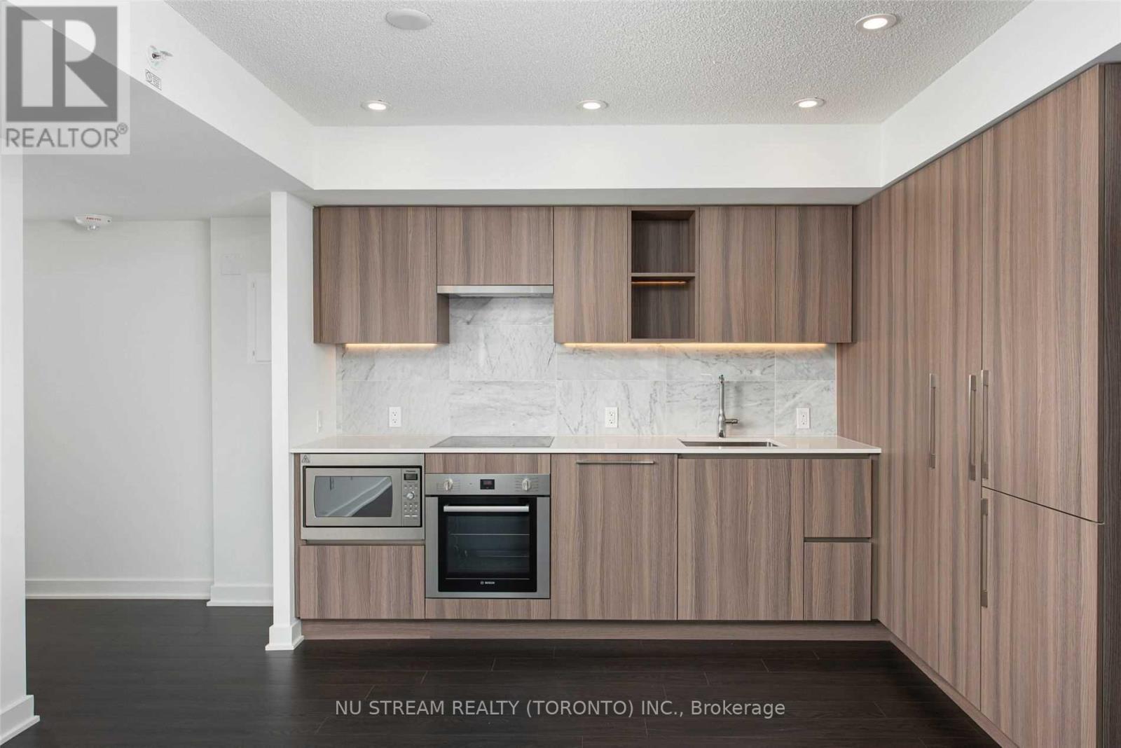 Photo 7 of 603 19 Bathurst Street W, Toronto ON