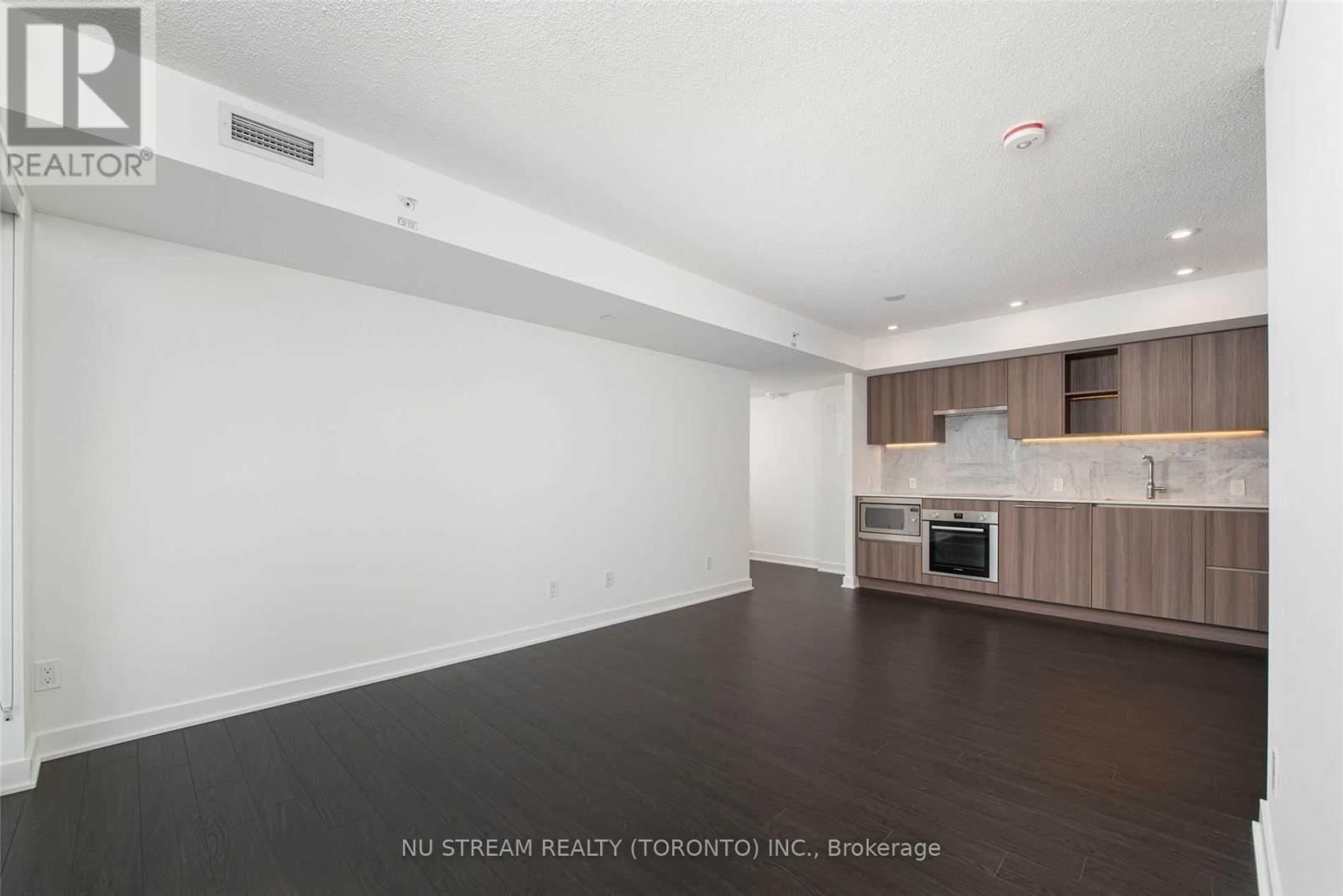 Photo 6 of 603 19 Bathurst Street W, Toronto ON