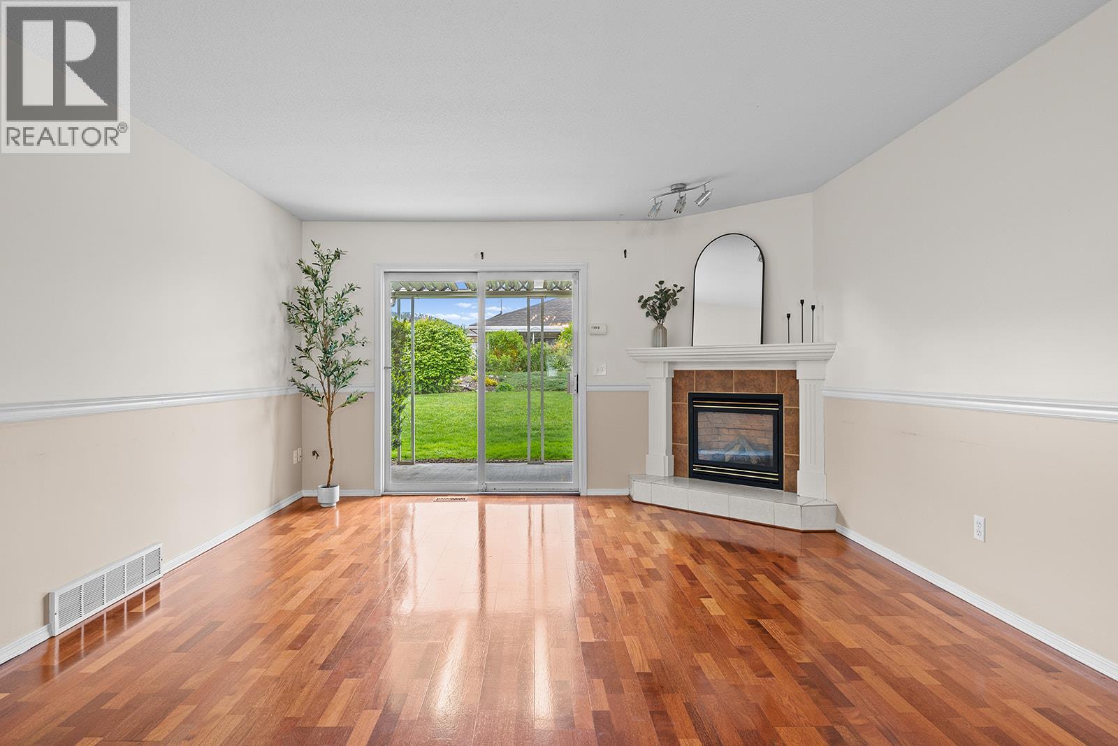 Photo 38 of 1874 Parkview Crescent Unit 7, Kelowna BC