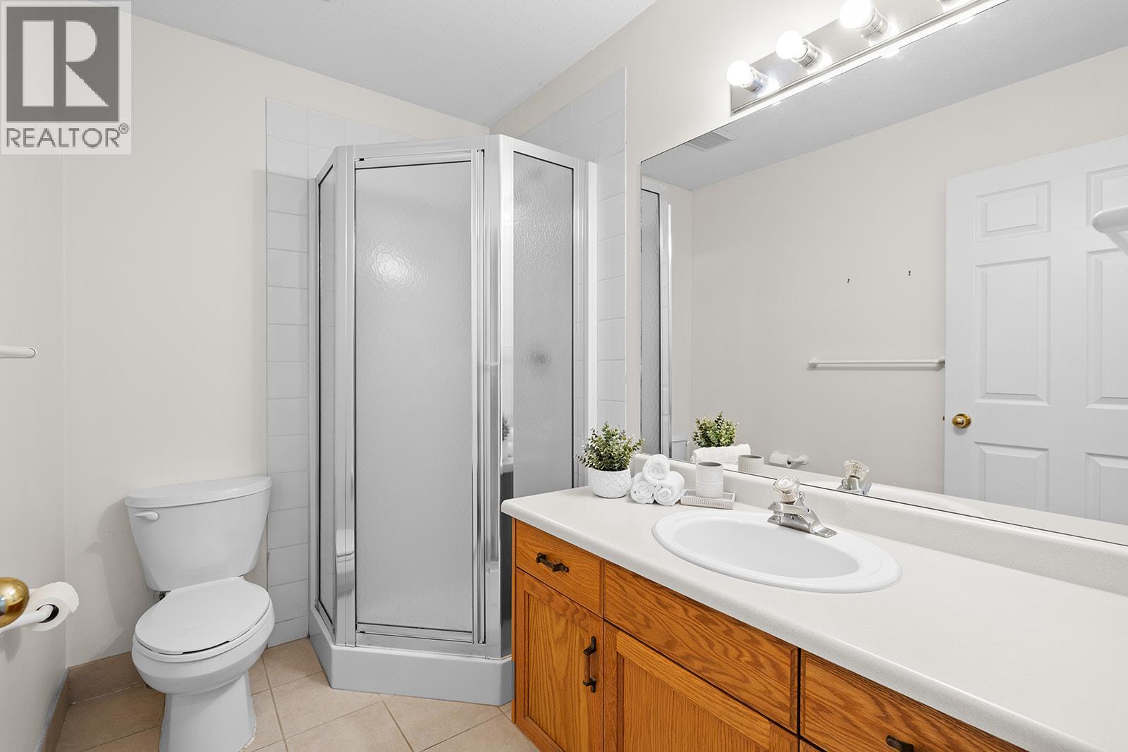 Photo 13 of 1874 Parkview Crescent Unit 7, Kelowna BC
