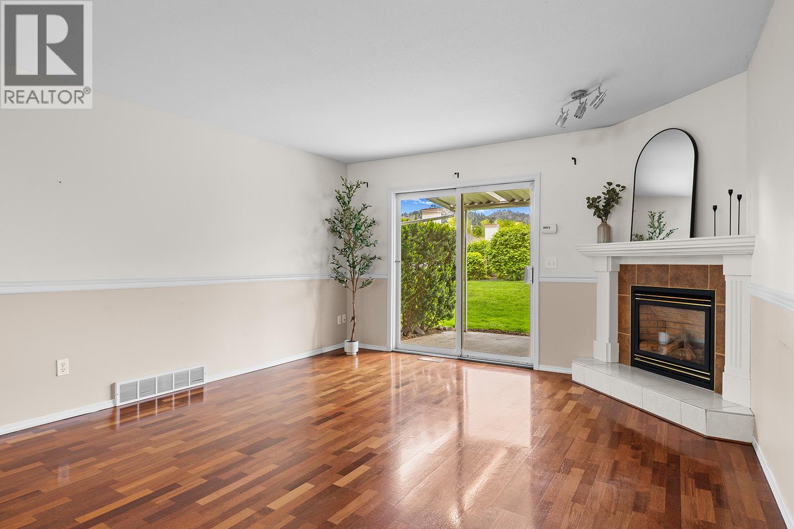 Photo 32 of 1874 Parkview Crescent Unit 7, Kelowna BC