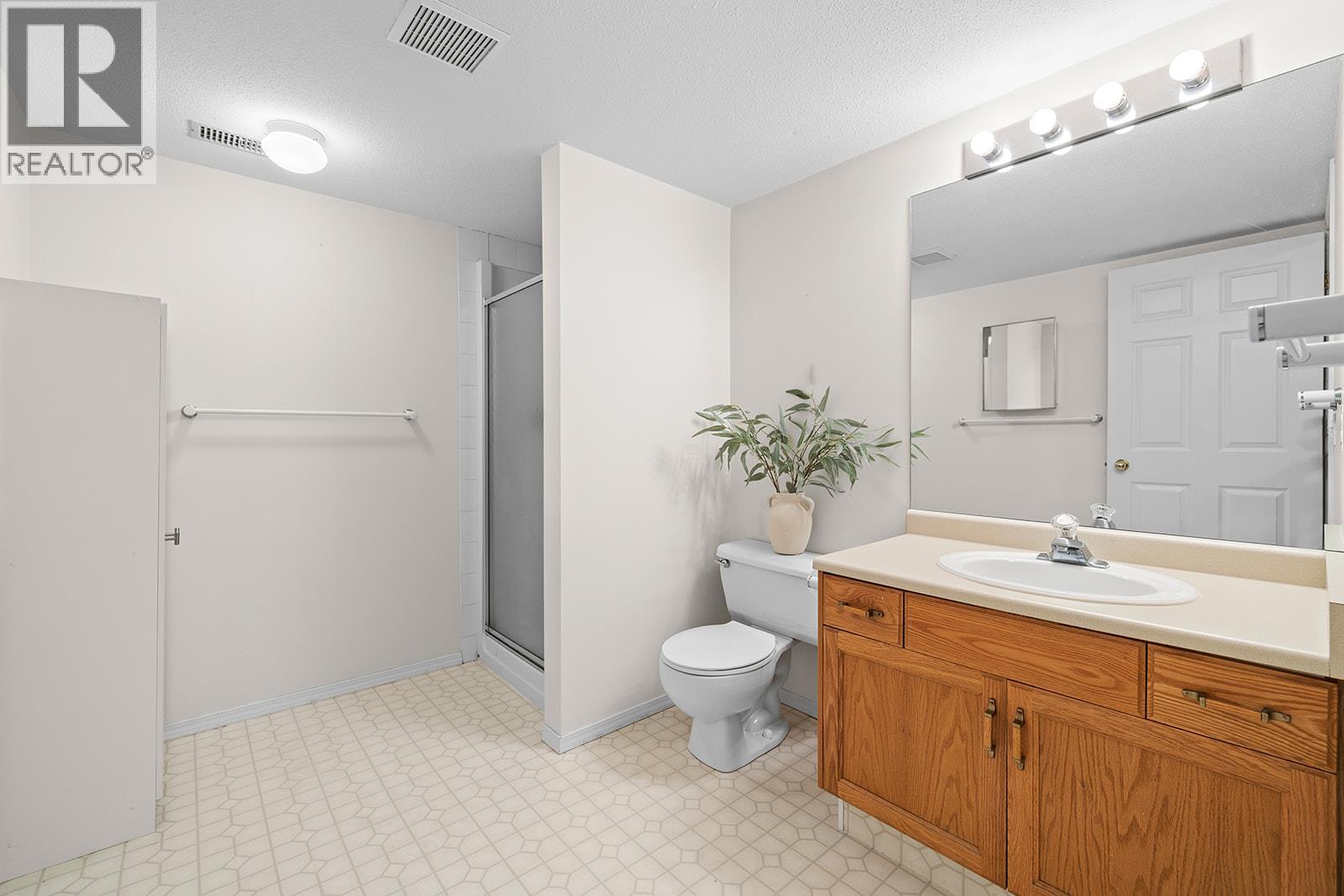Photo 9 of 1874 Parkview Crescent Unit 7, Kelowna BC