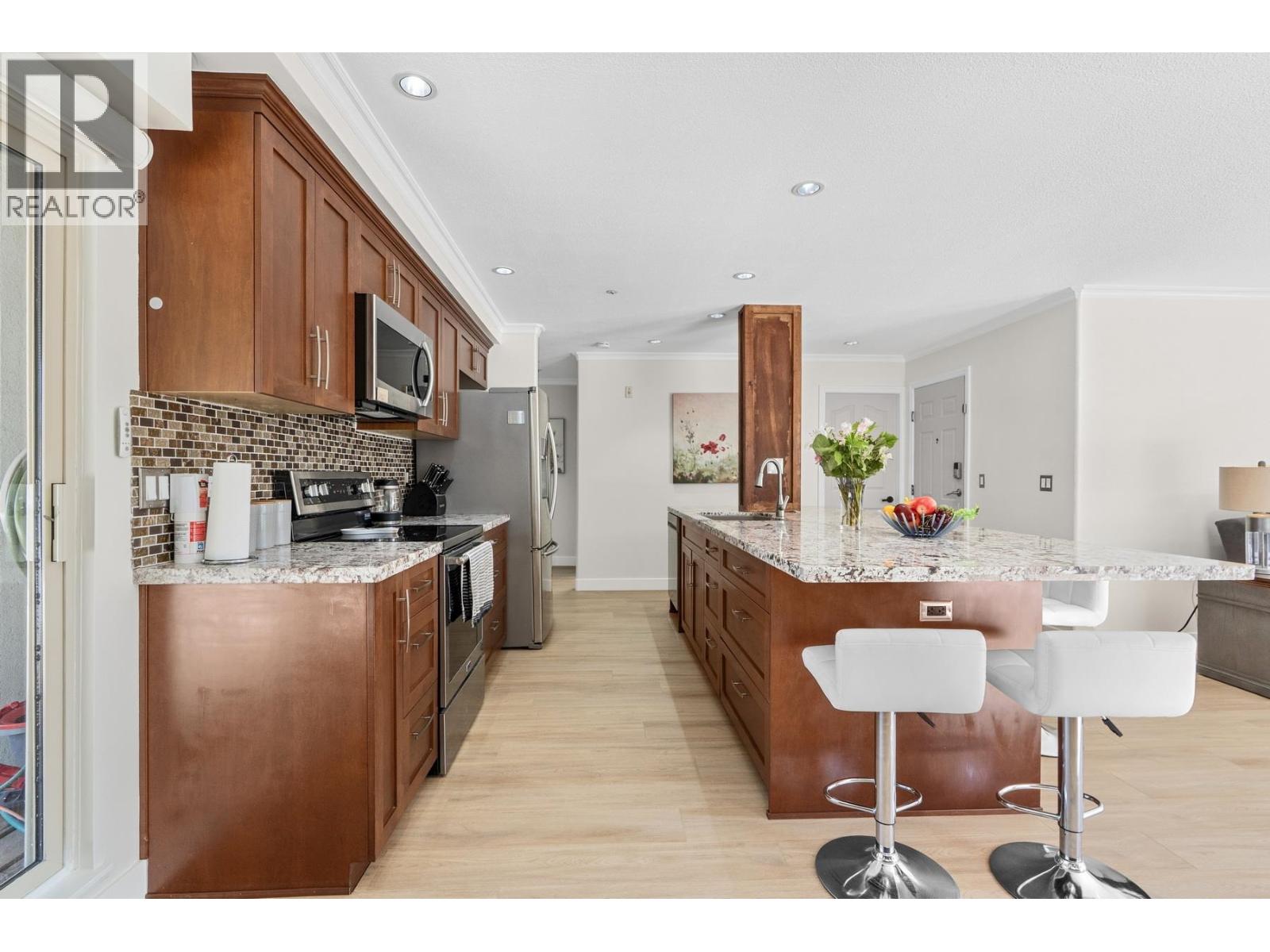 Photo 3 of 401 2345 Central Avenue, Port Coquitlam BC