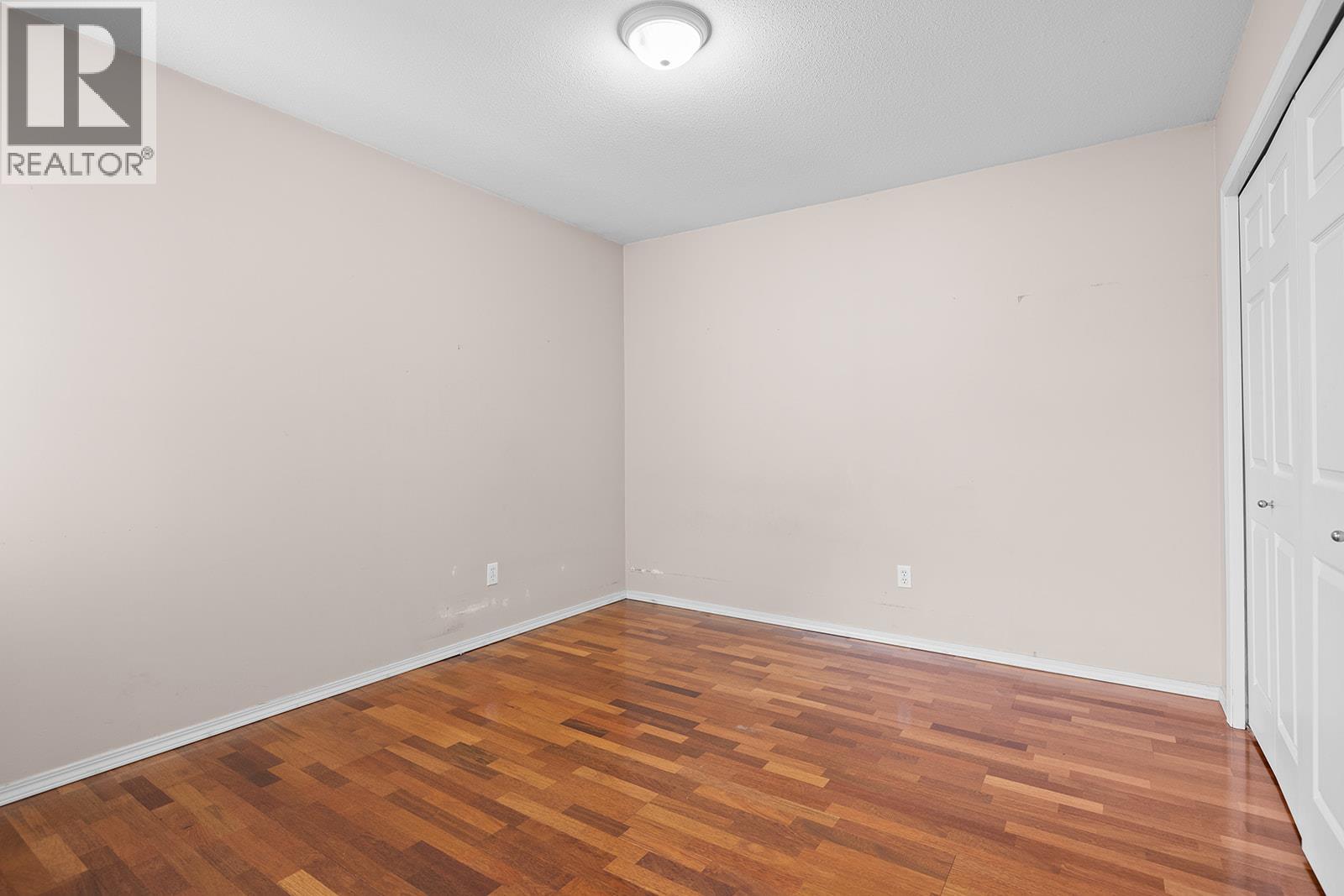 Photo 4 of 1874 Parkview Crescent Unit 7, Kelowna BC