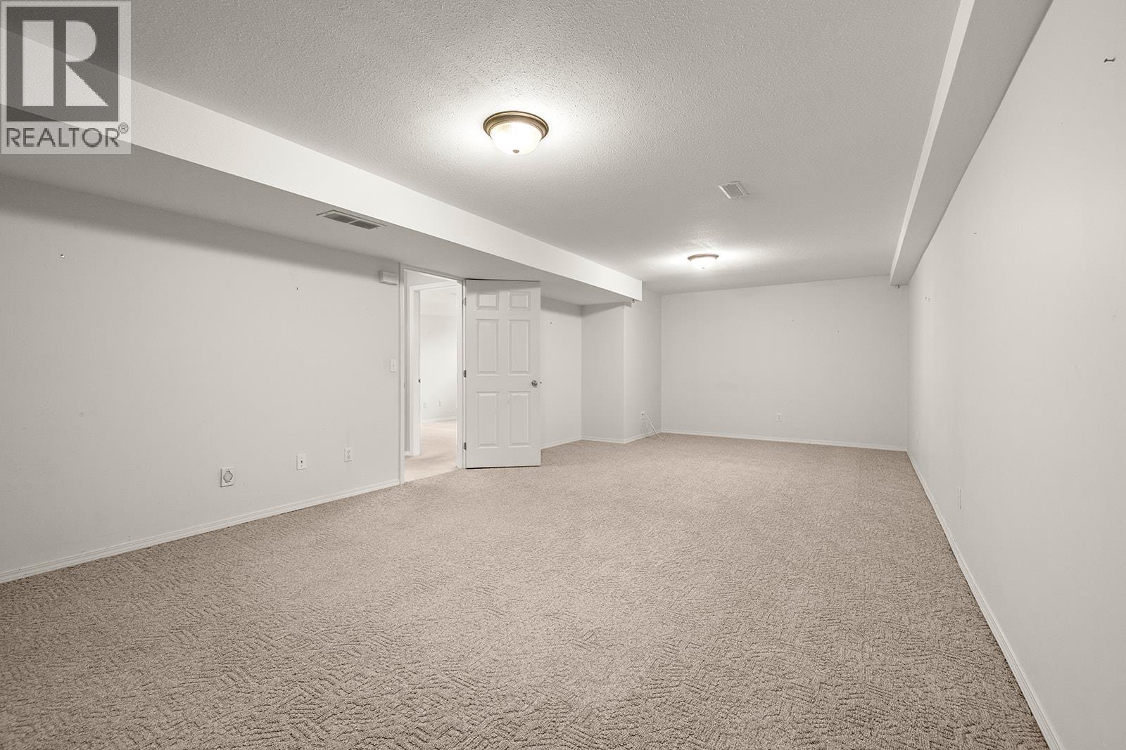 Photo 12 of 1874 Parkview Crescent Unit 7, Kelowna BC