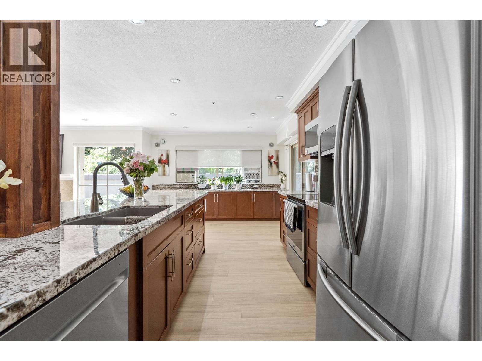 Photo 4 of 401 2345 Central Avenue, Port Coquitlam BC