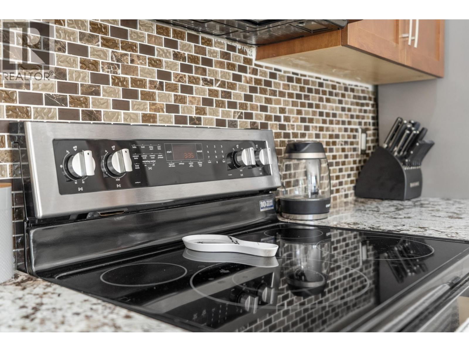 Photo 8 of 401 2345 Central Avenue, Port Coquitlam BC