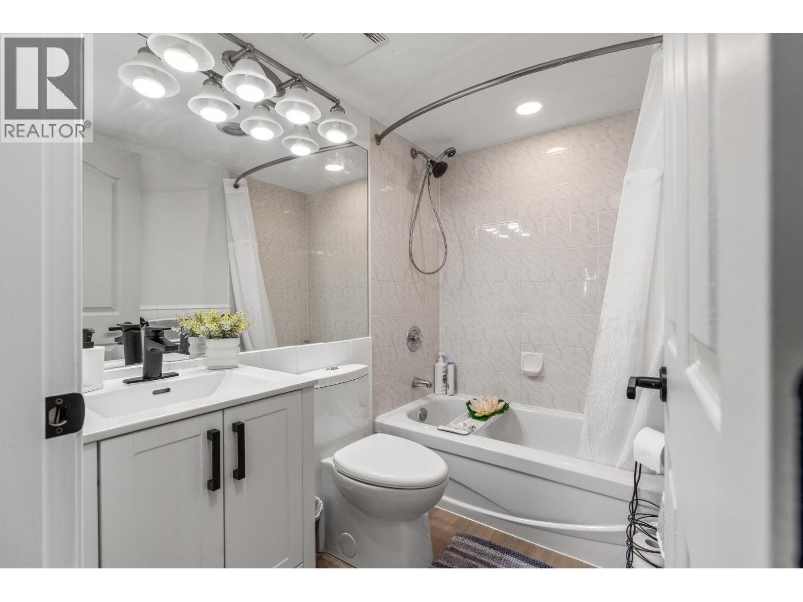 Photo 19 of 401 2345 Central Avenue, Port Coquitlam BC