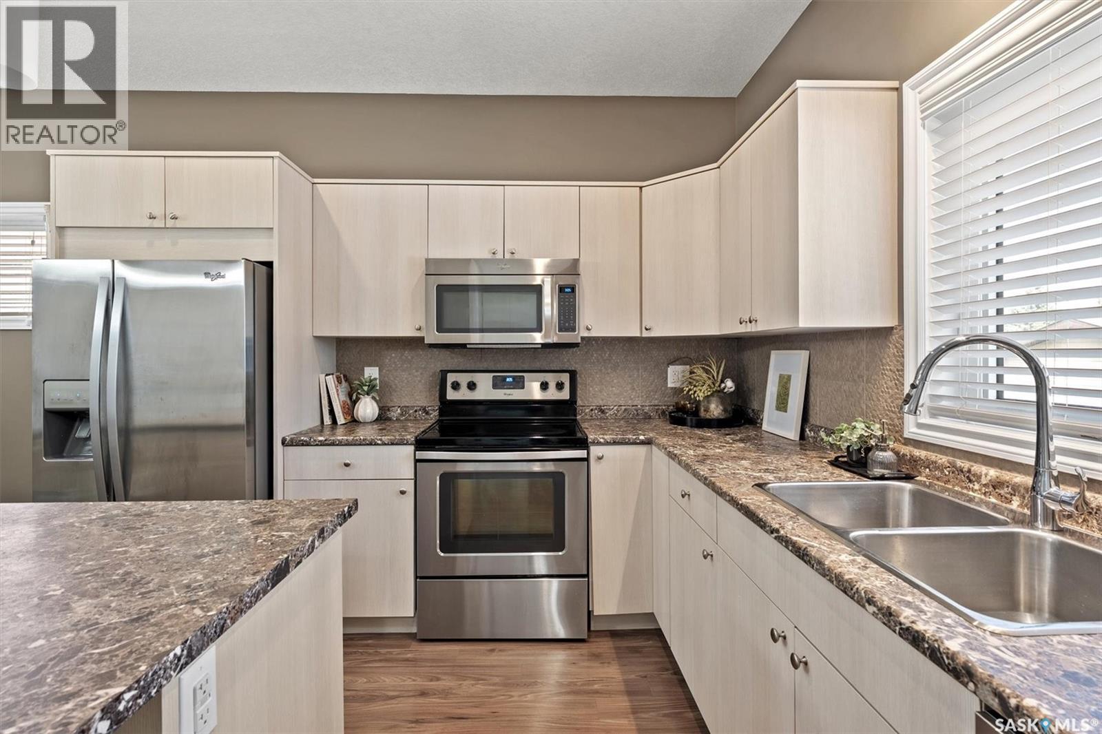 Photo 11 of 118 Childers Crescent, Saskatoon SK