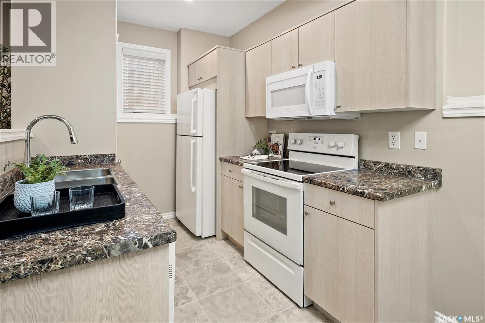 Photo 2 of 118 Childers Crescent, Saskatoon SK