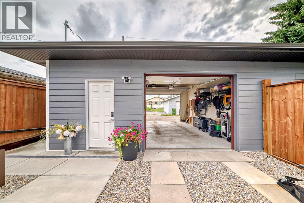 Single Family House for Sale in   Street NW Bowness Calgary 