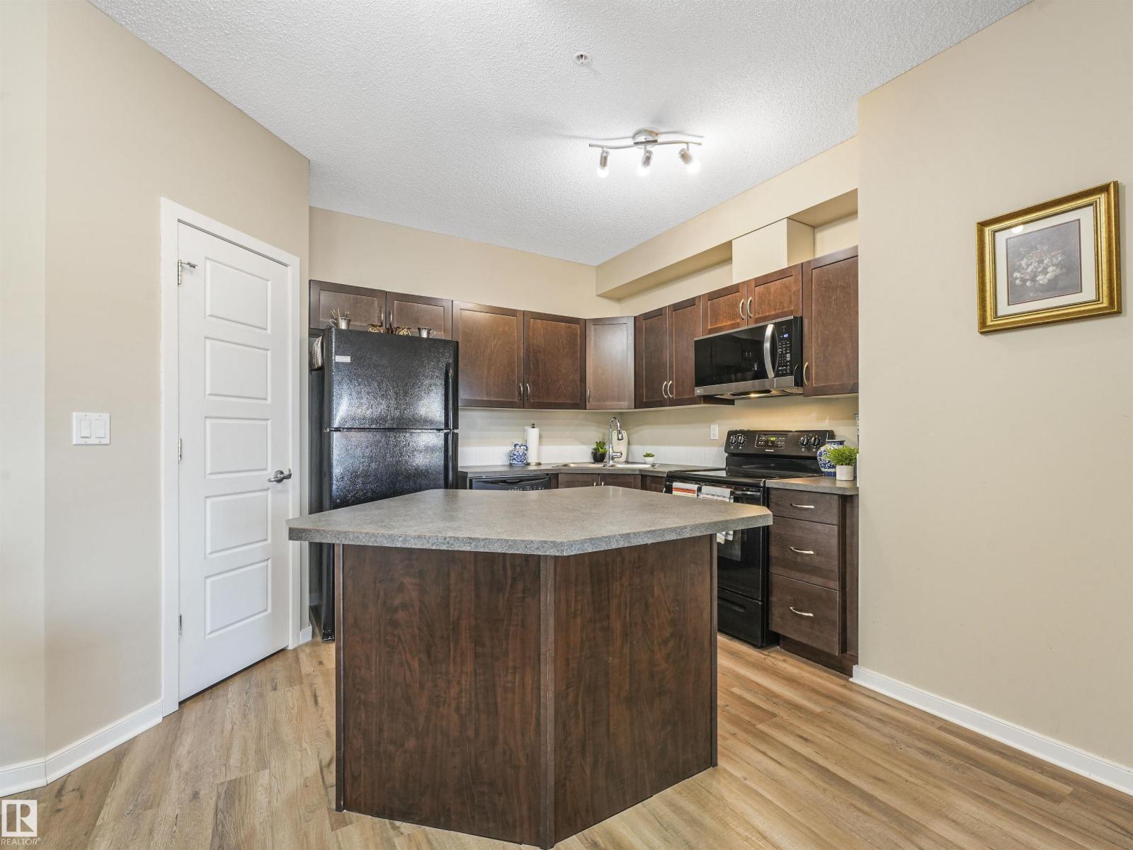 Photo 36 of 203 13835 155 Av Nw, Edmonton AB