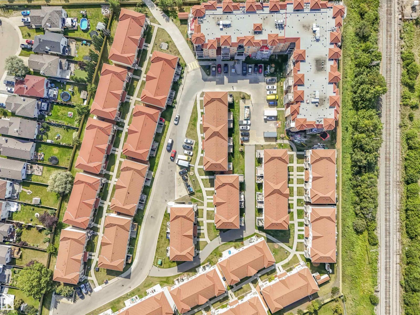 Photo 13 of 203 13835 155 Av Nw, Edmonton AB