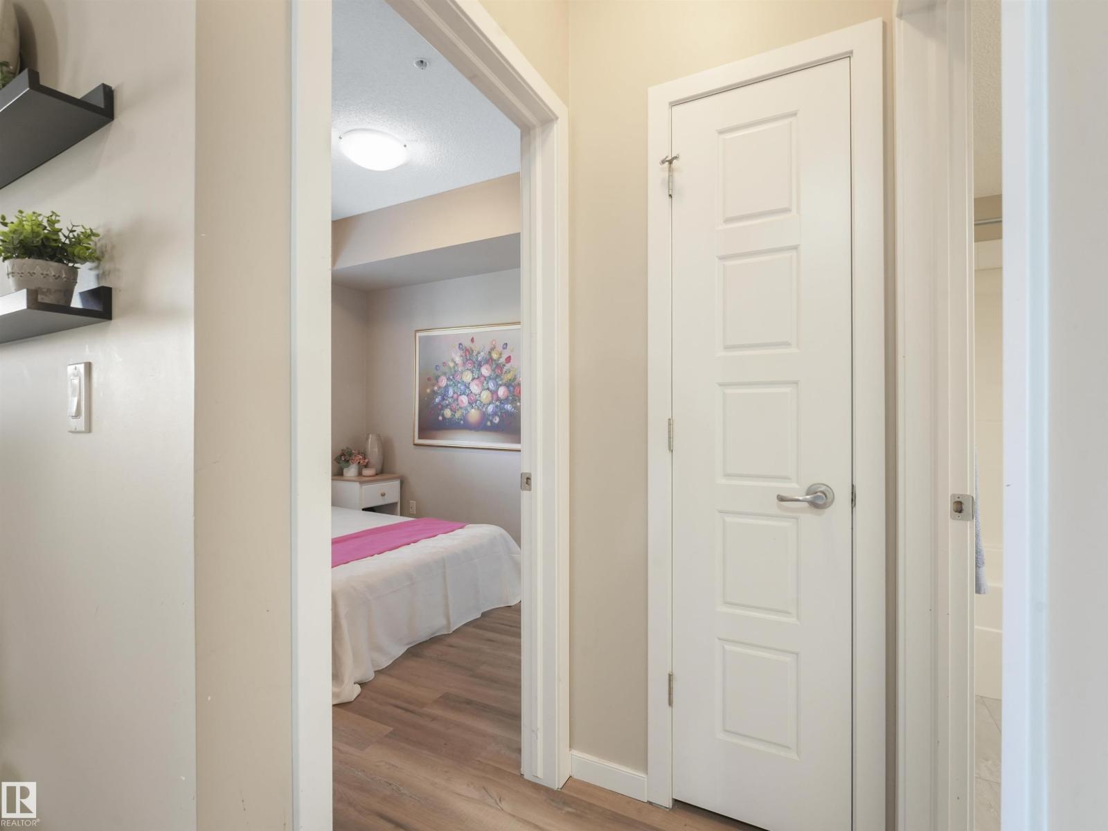 Photo 11 of 203 13835 155 Av Nw, Edmonton AB