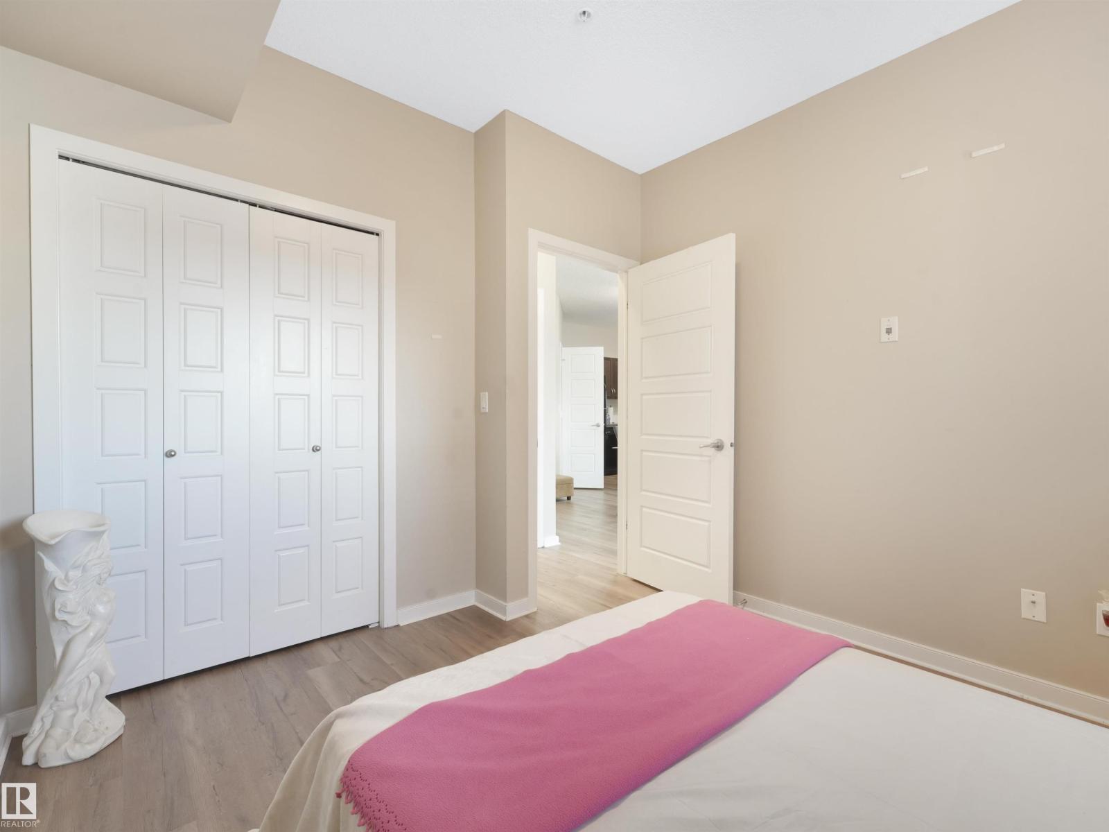 Photo 17 of 203 13835 155 Av Nw, Edmonton AB