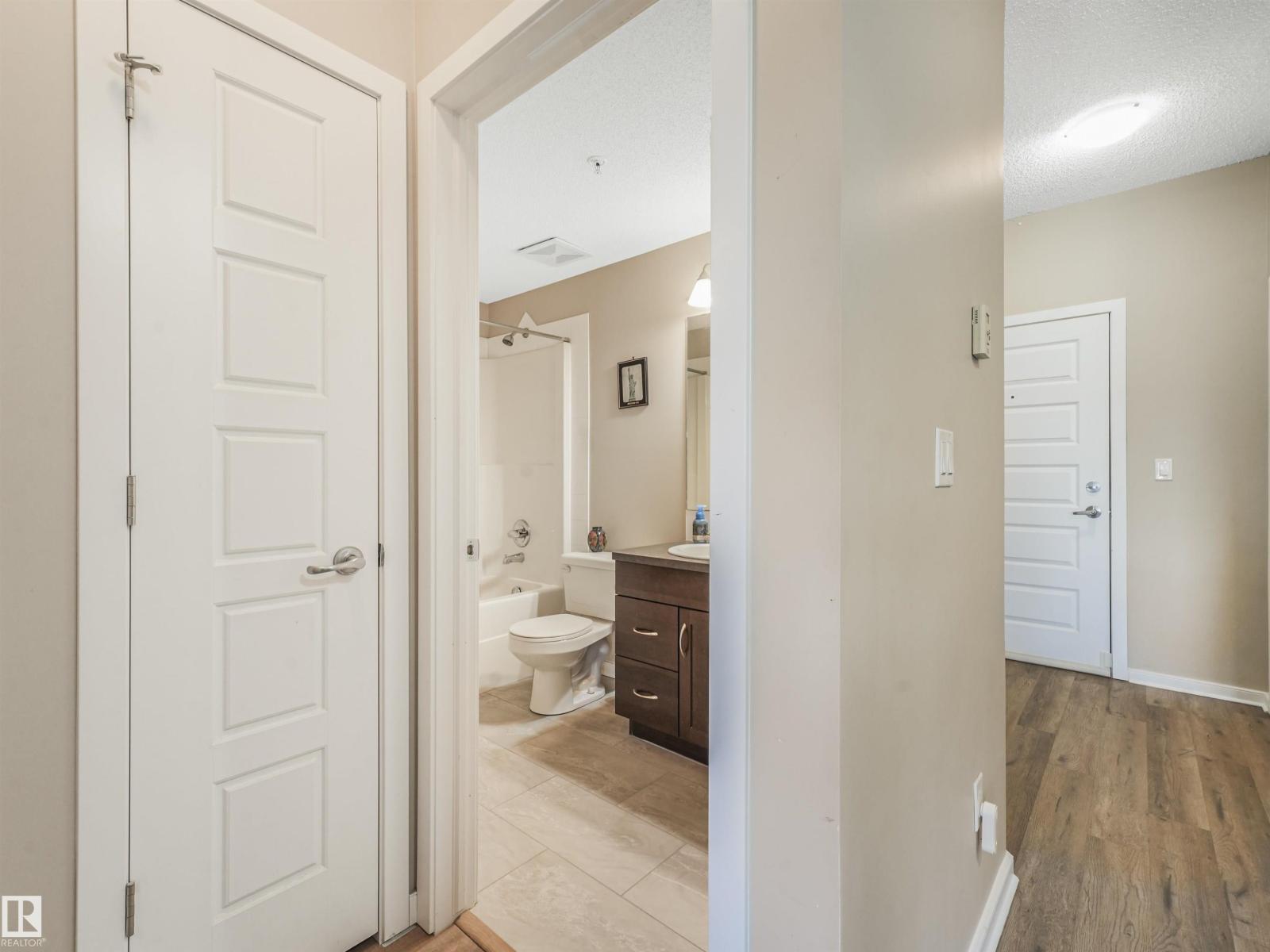 Photo 4 of 203 13835 155 Av Nw, Edmonton AB