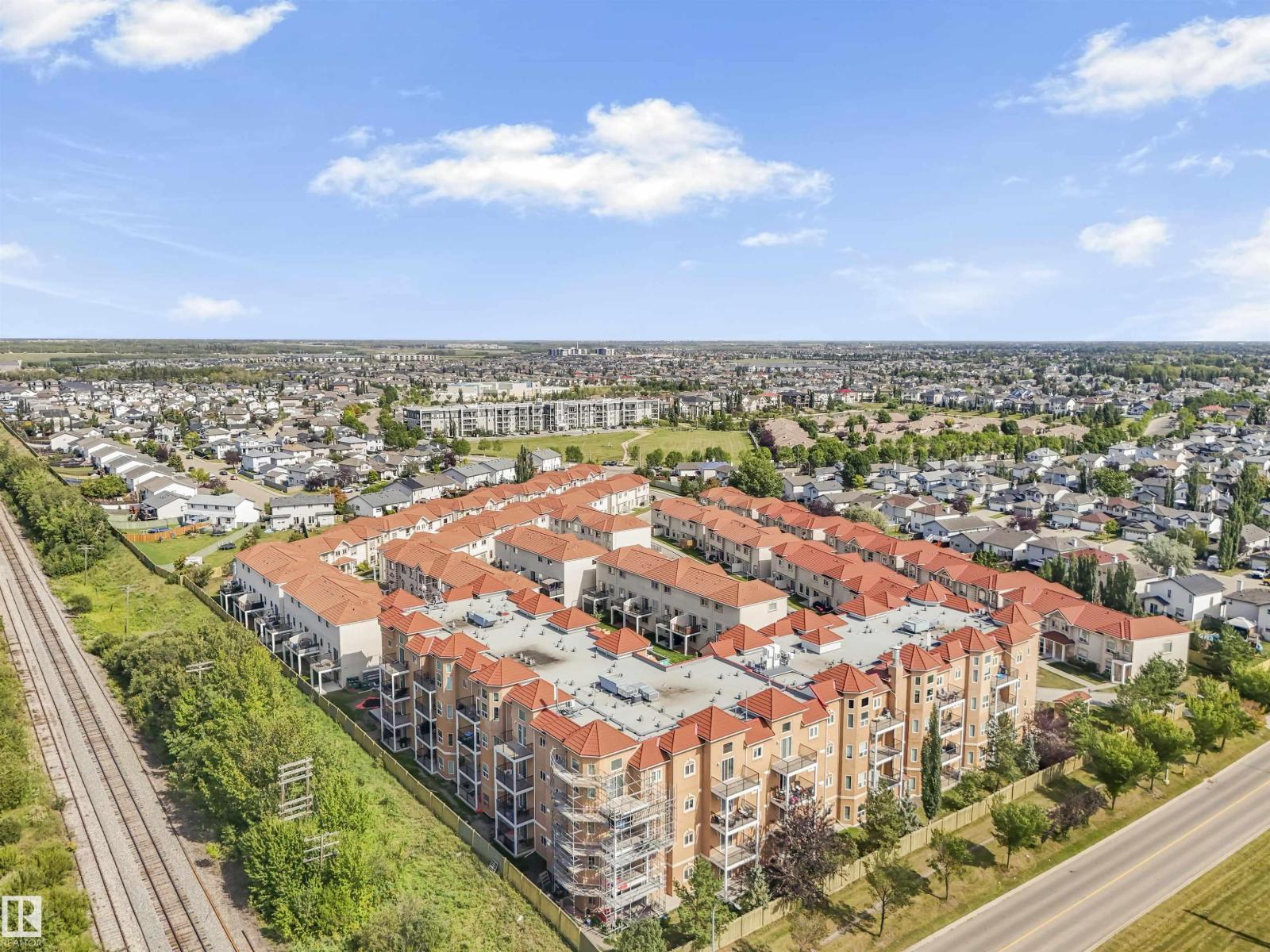 Photo 8 of 203 13835 155 Av Nw, Edmonton AB
