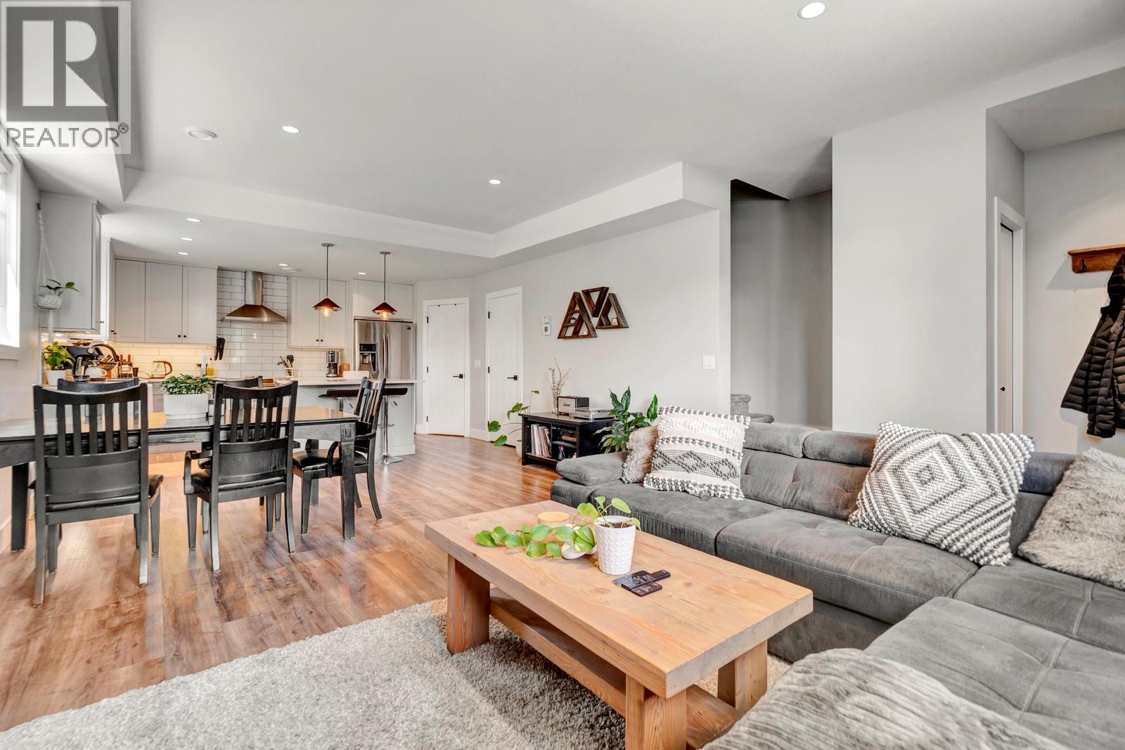 Photo 10 of 784 Glenwood Avenue, Kelowna BC
