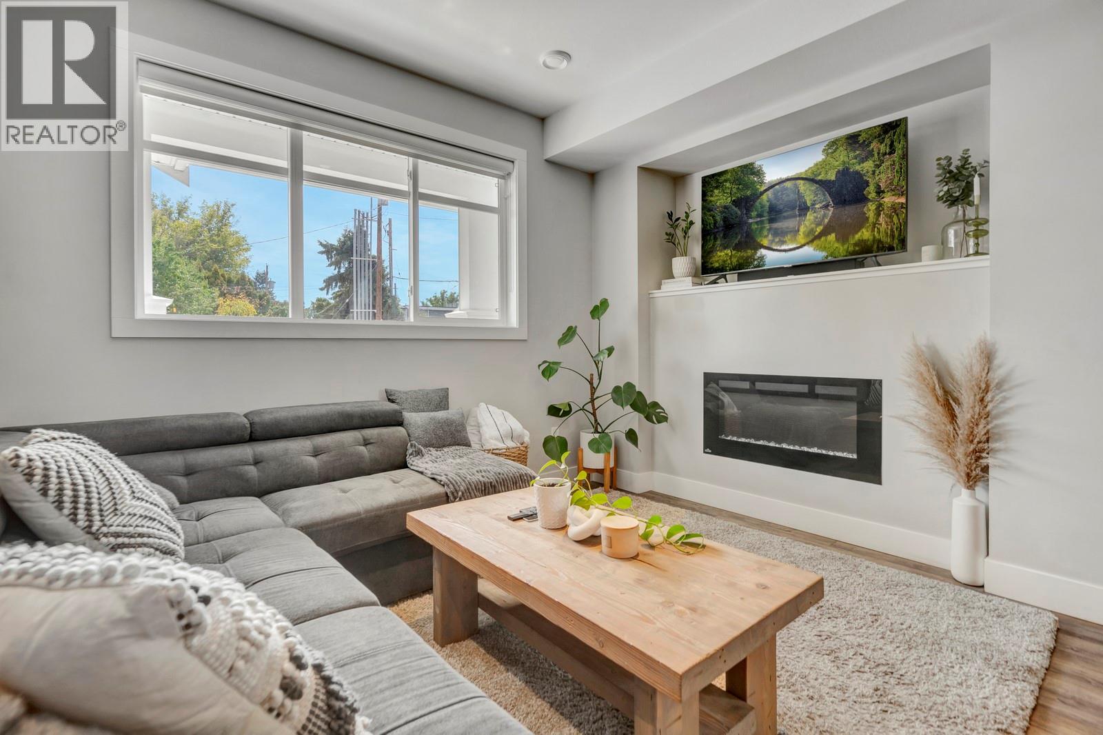 Photo 9 of 784 Glenwood Avenue, Kelowna BC