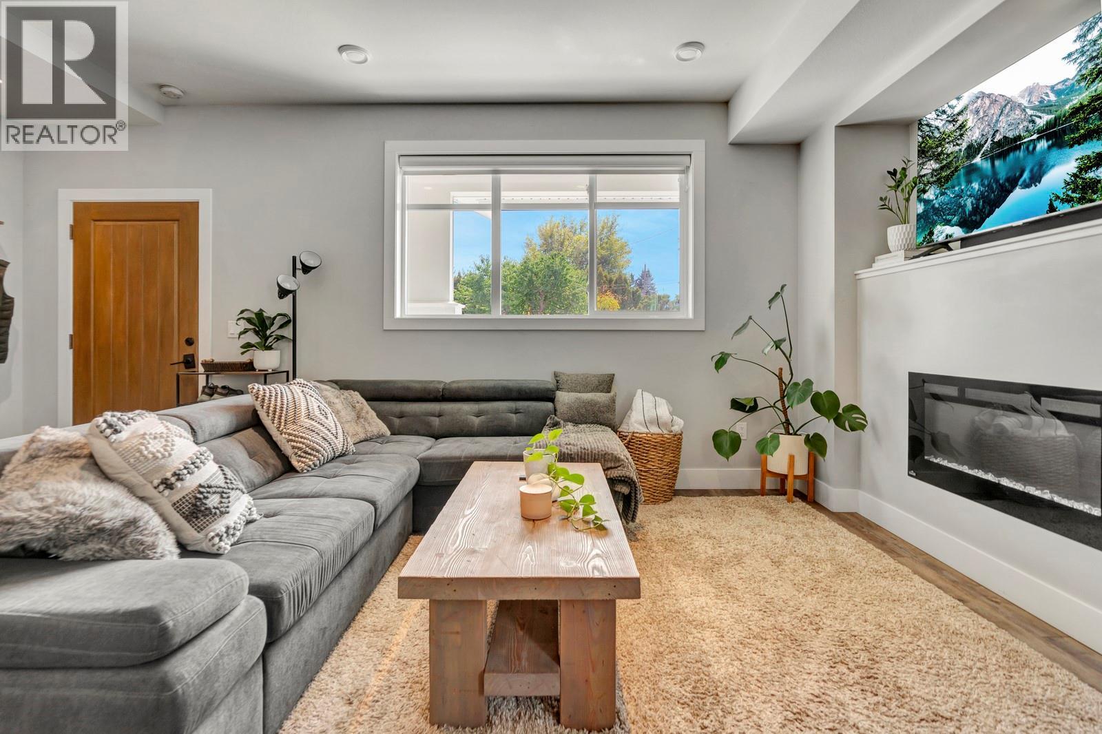 Photo 11 of 784 Glenwood Avenue, Kelowna BC