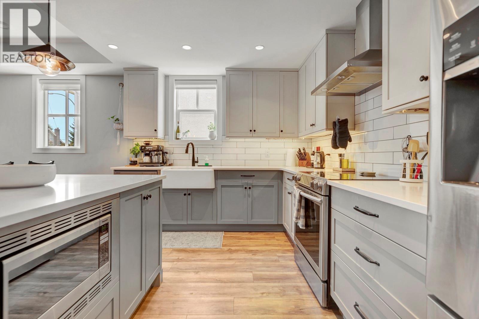 Photo 5 of 784 Glenwood Avenue, Kelowna BC