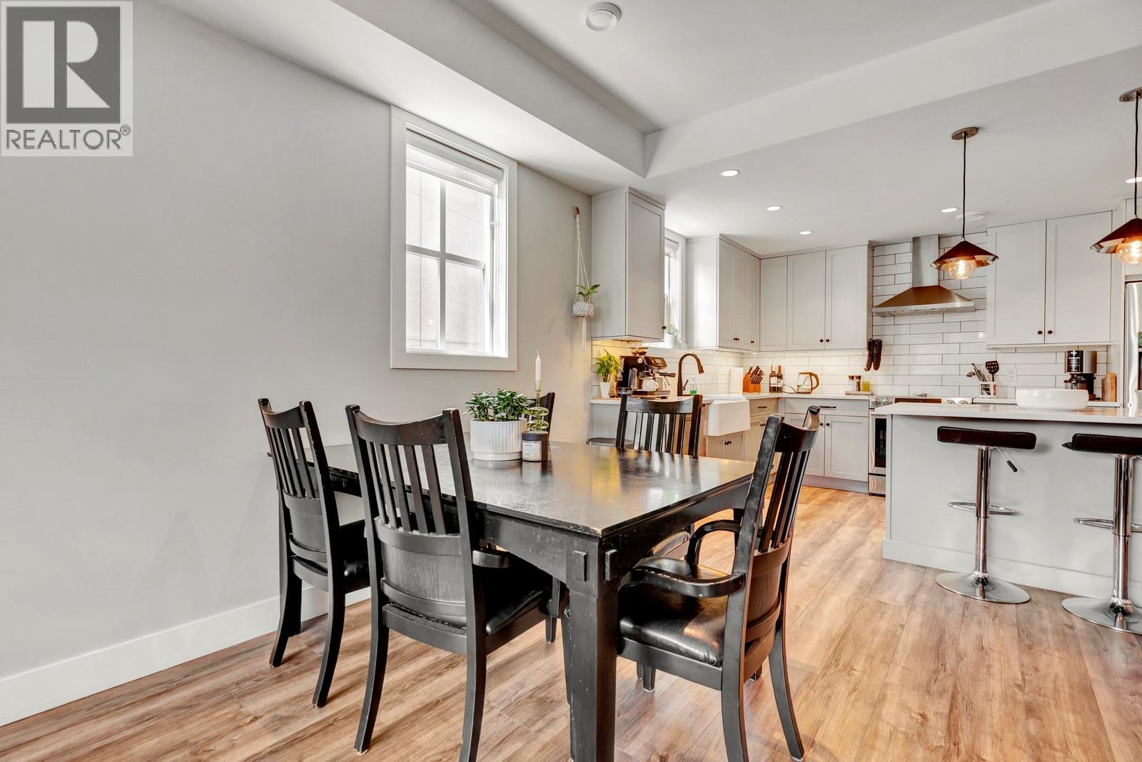 Photo 3 of 784 Glenwood Avenue, Kelowna BC