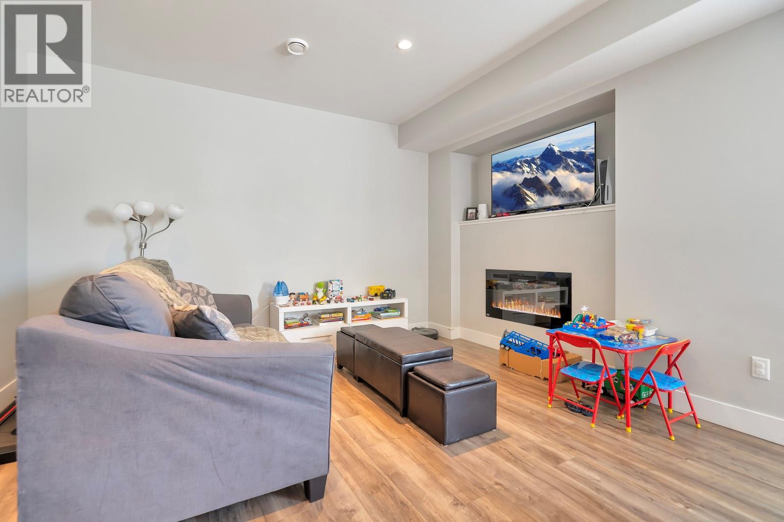 Photo 5 of 782 Glenwood Avenue, Kelowna BC