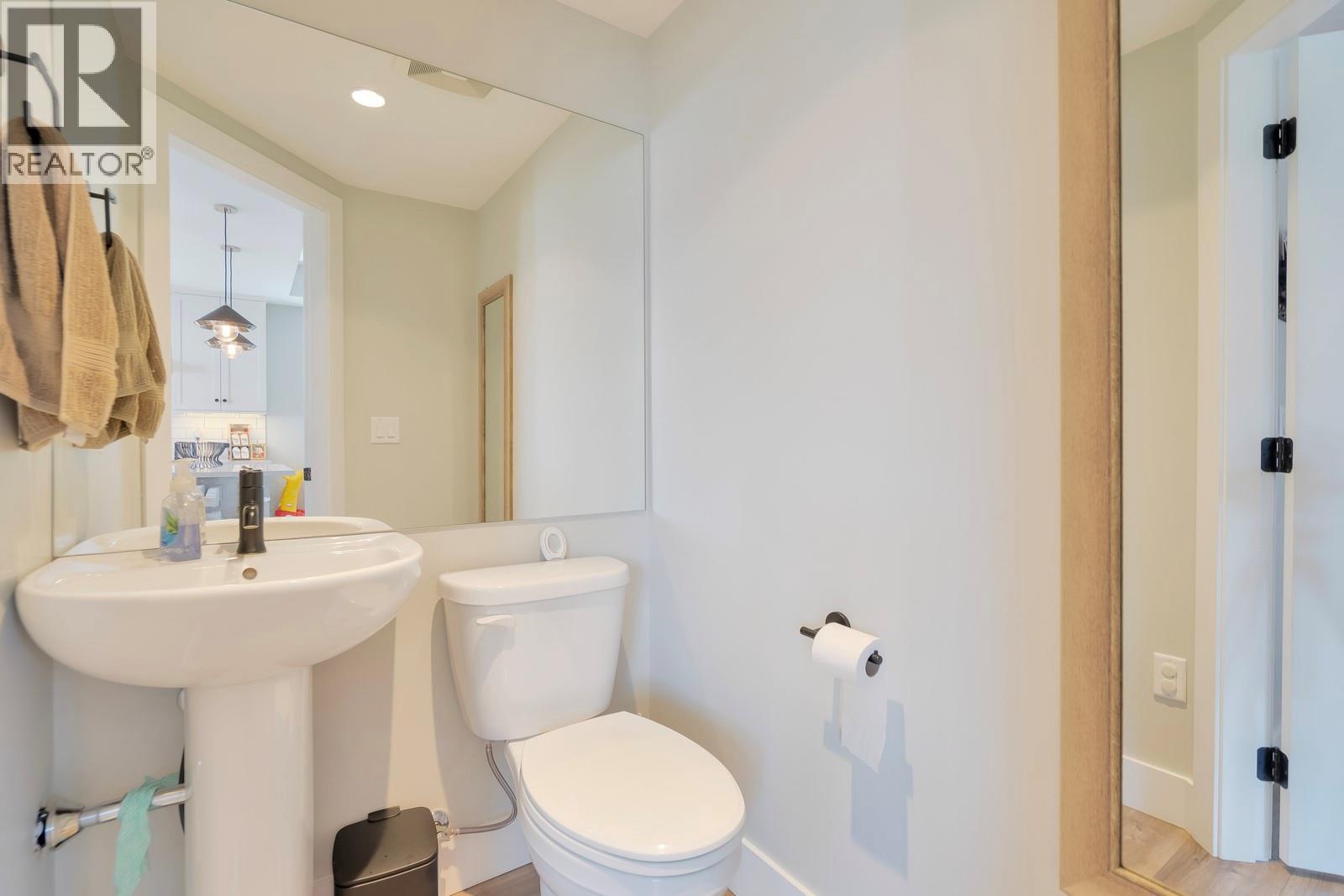 Photo 12 of 782 Glenwood Avenue, Kelowna BC