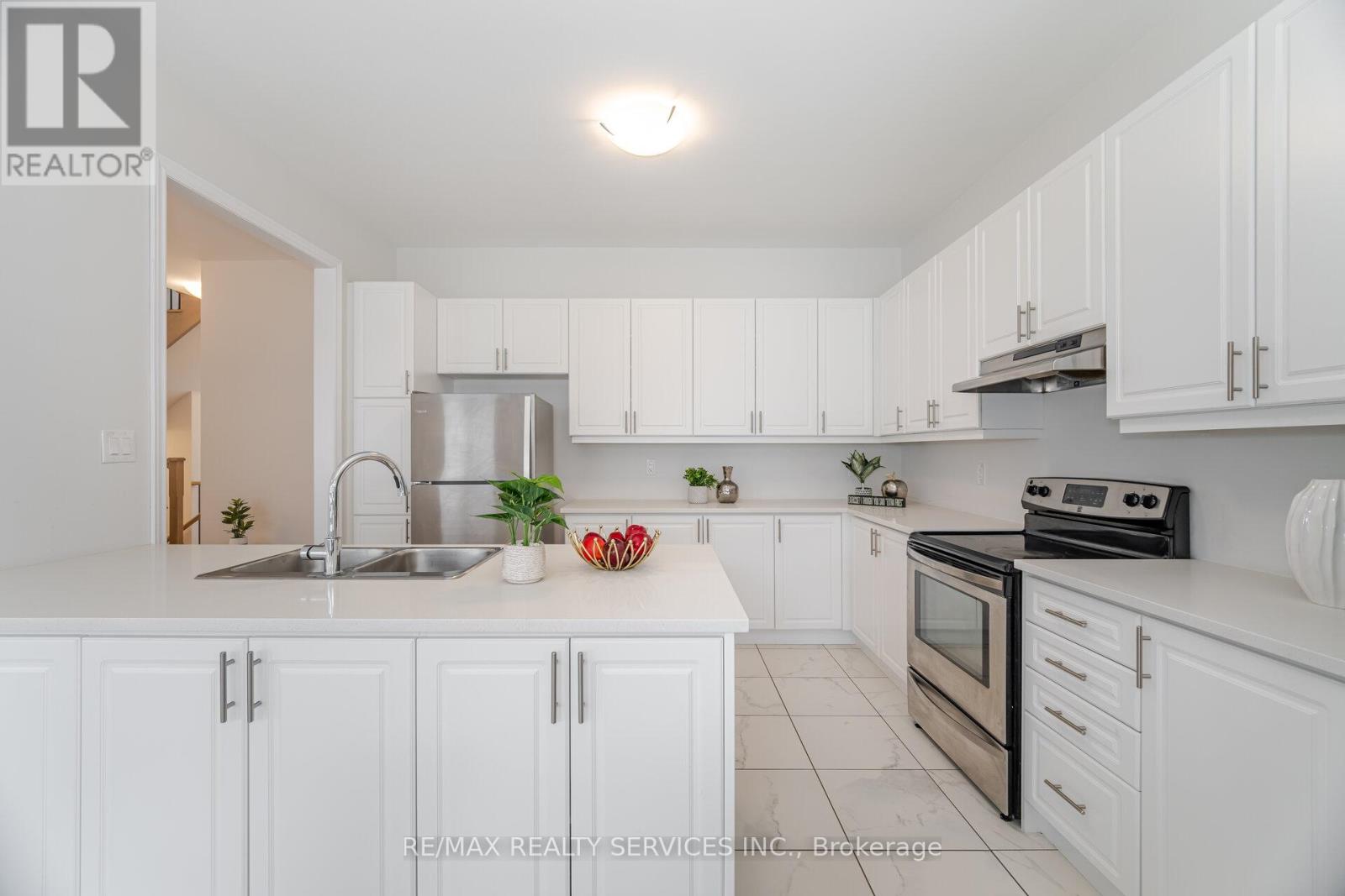 Photo 33 of 36 Michener Drive, Brampton ON