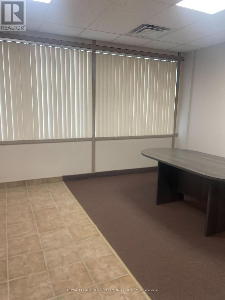 Photo 4 of 51 Main 2355 Derry Road E, Mississauga ON