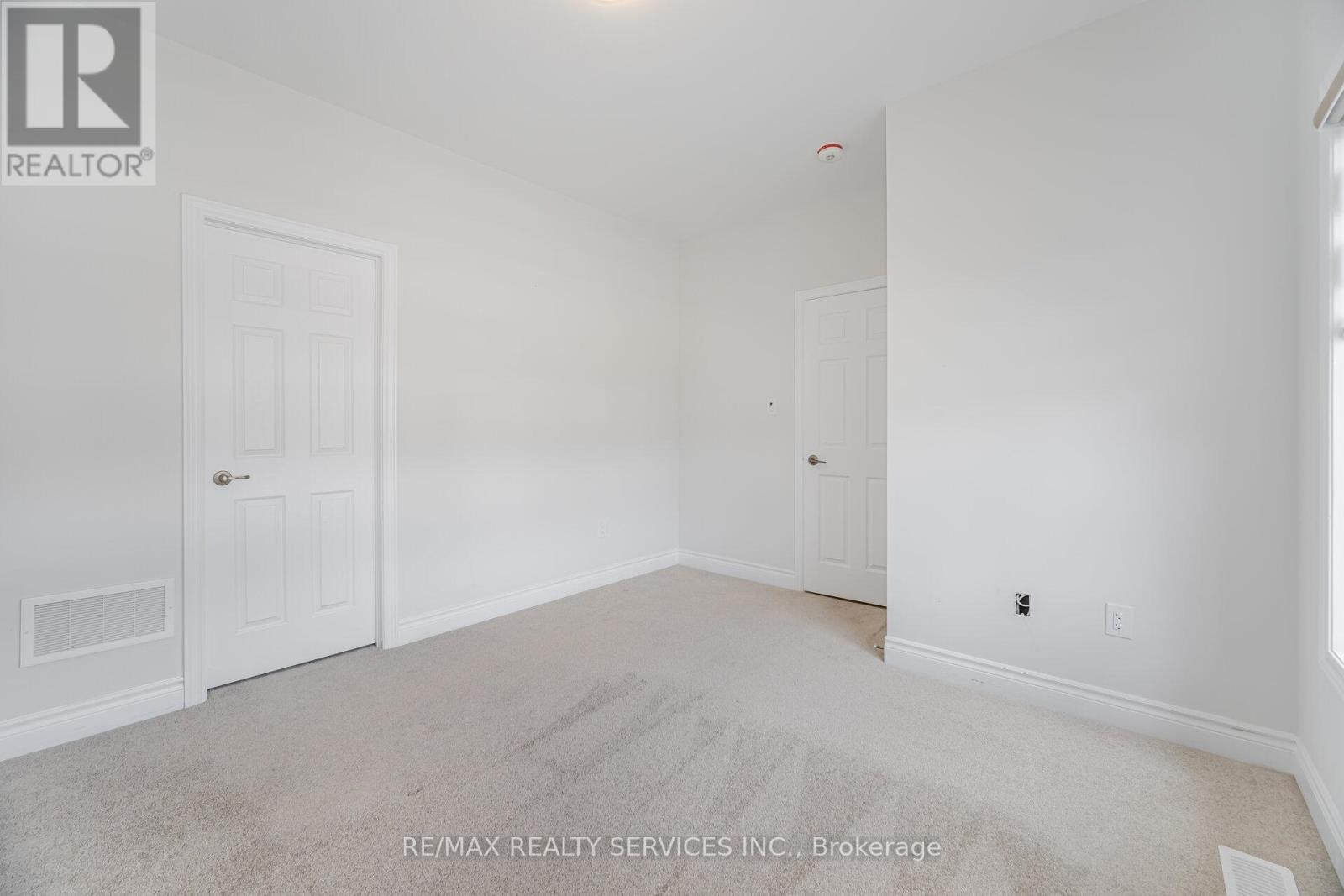 Photo 12 of 36 Michener Drive, Brampton ON