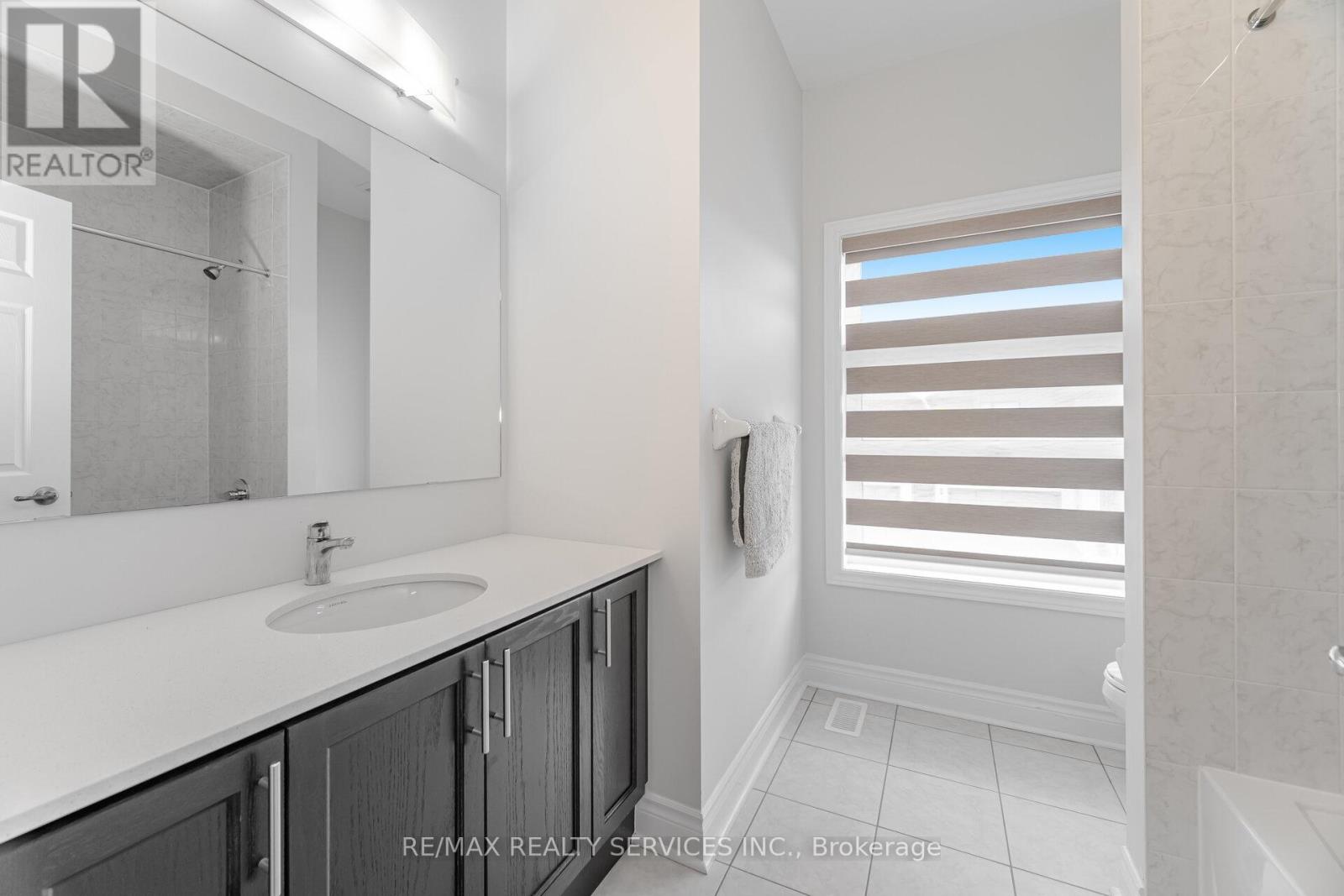 Photo 13 of 36 Michener Drive, Brampton ON
