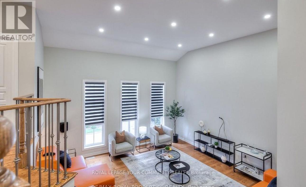 Photo 11 of 8 Speight Court, Ajax ON