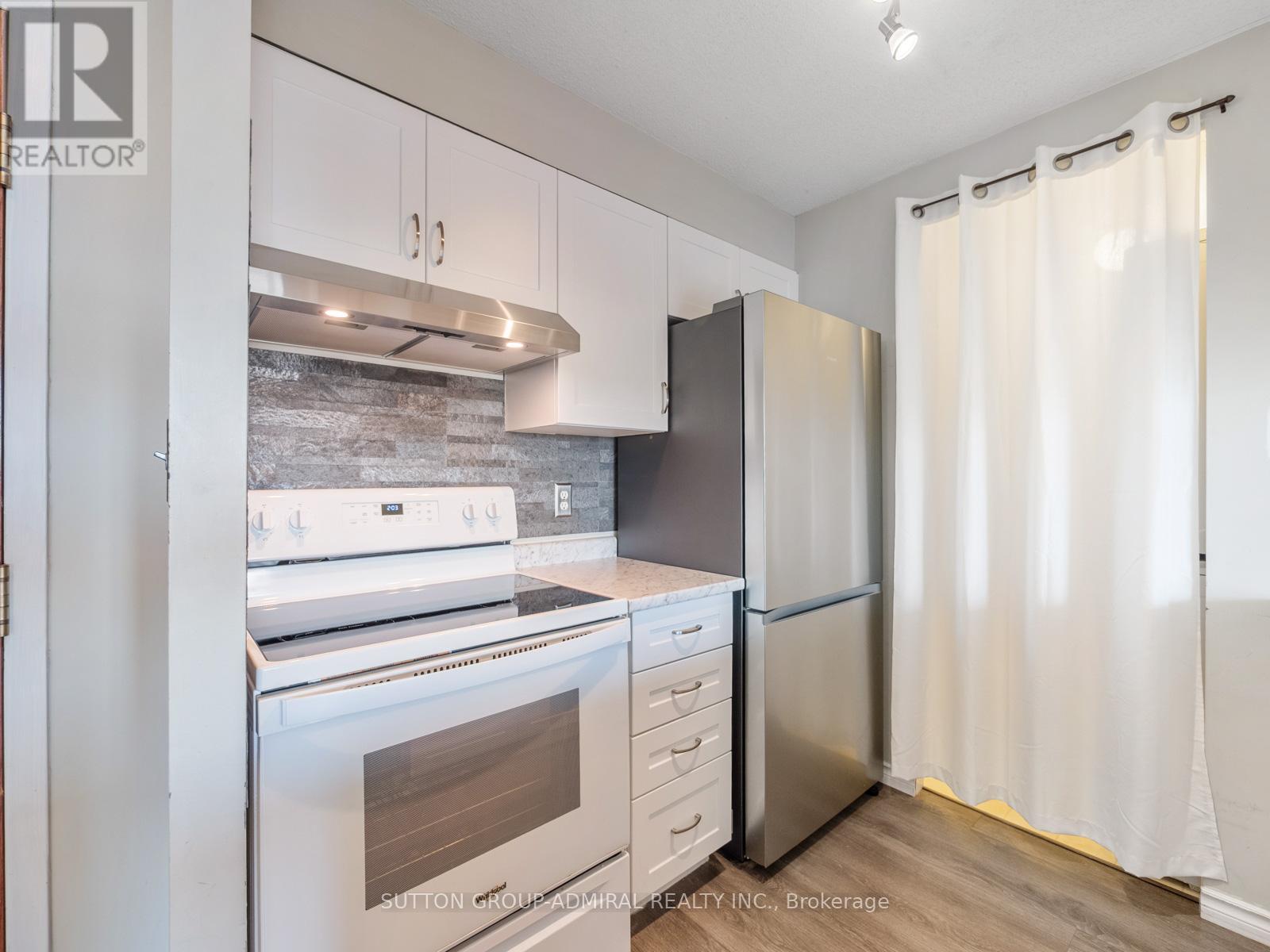 Photo 3 of 601 1625 Pickering Parkway, Pickering ON