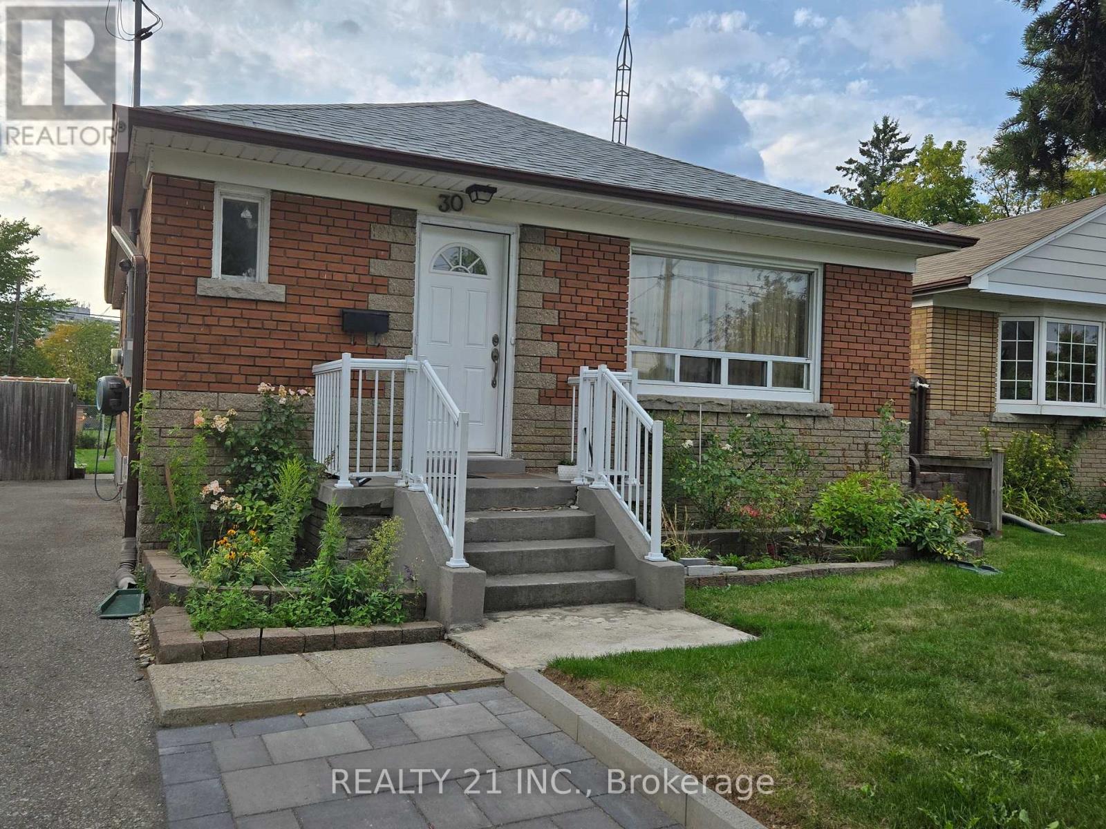 Photo 10 of 30 Ordway Road, Toronto ON