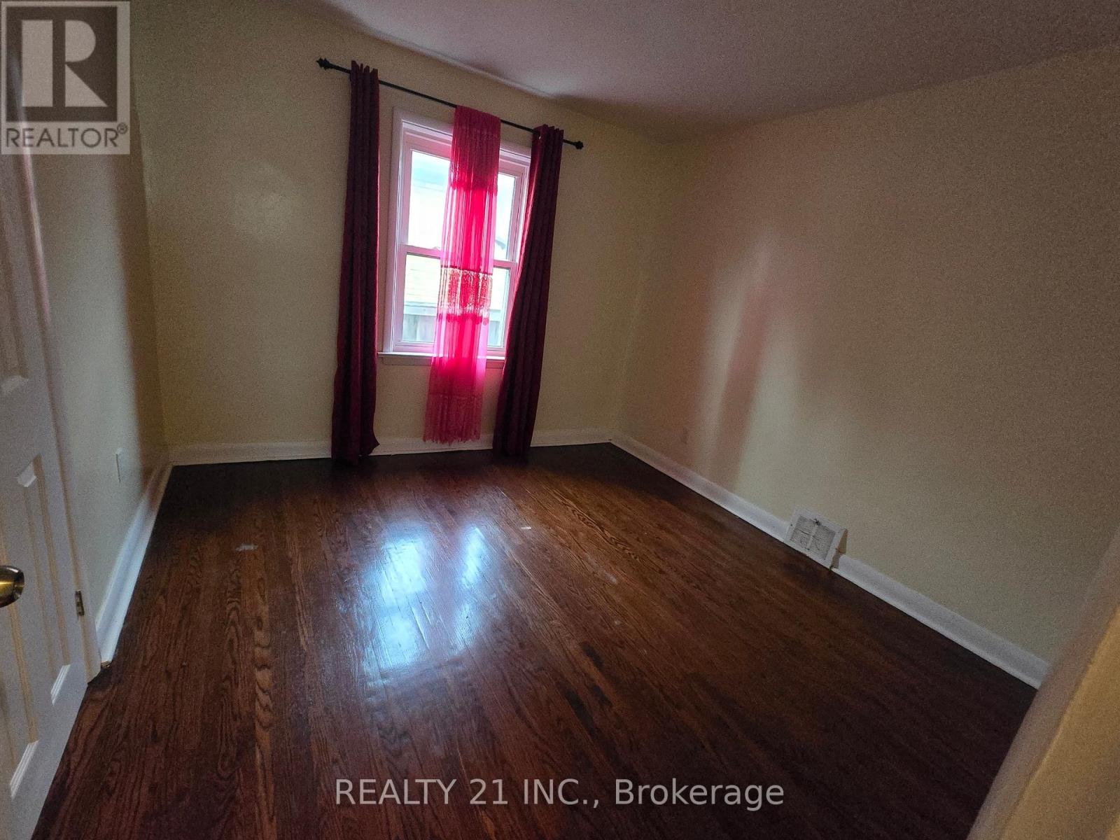 Photo 2 of 30 Ordway Road, Toronto ON