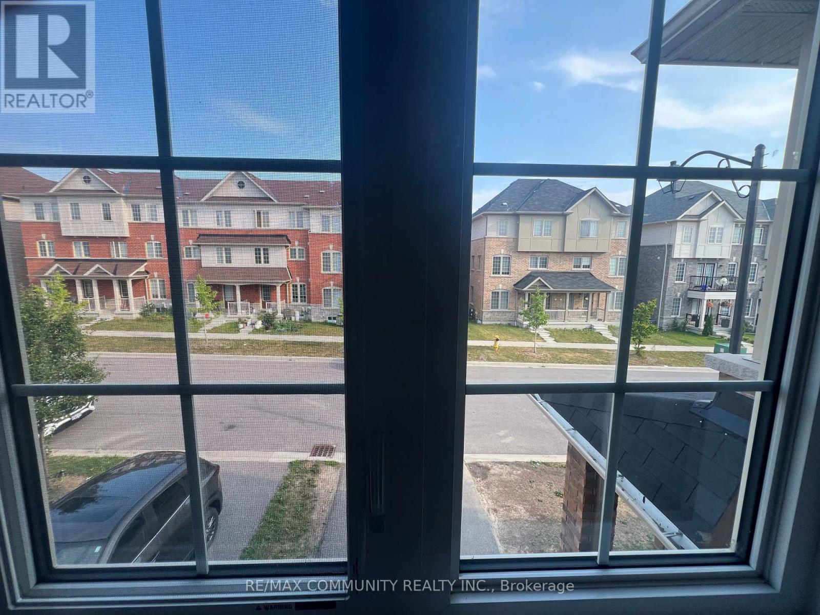 Photo 7 of 12 Mortlock Street, Ajax ON