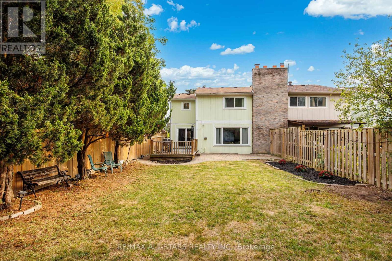 Photo 4 of 1247 Canborough Crescent, Pickering ON