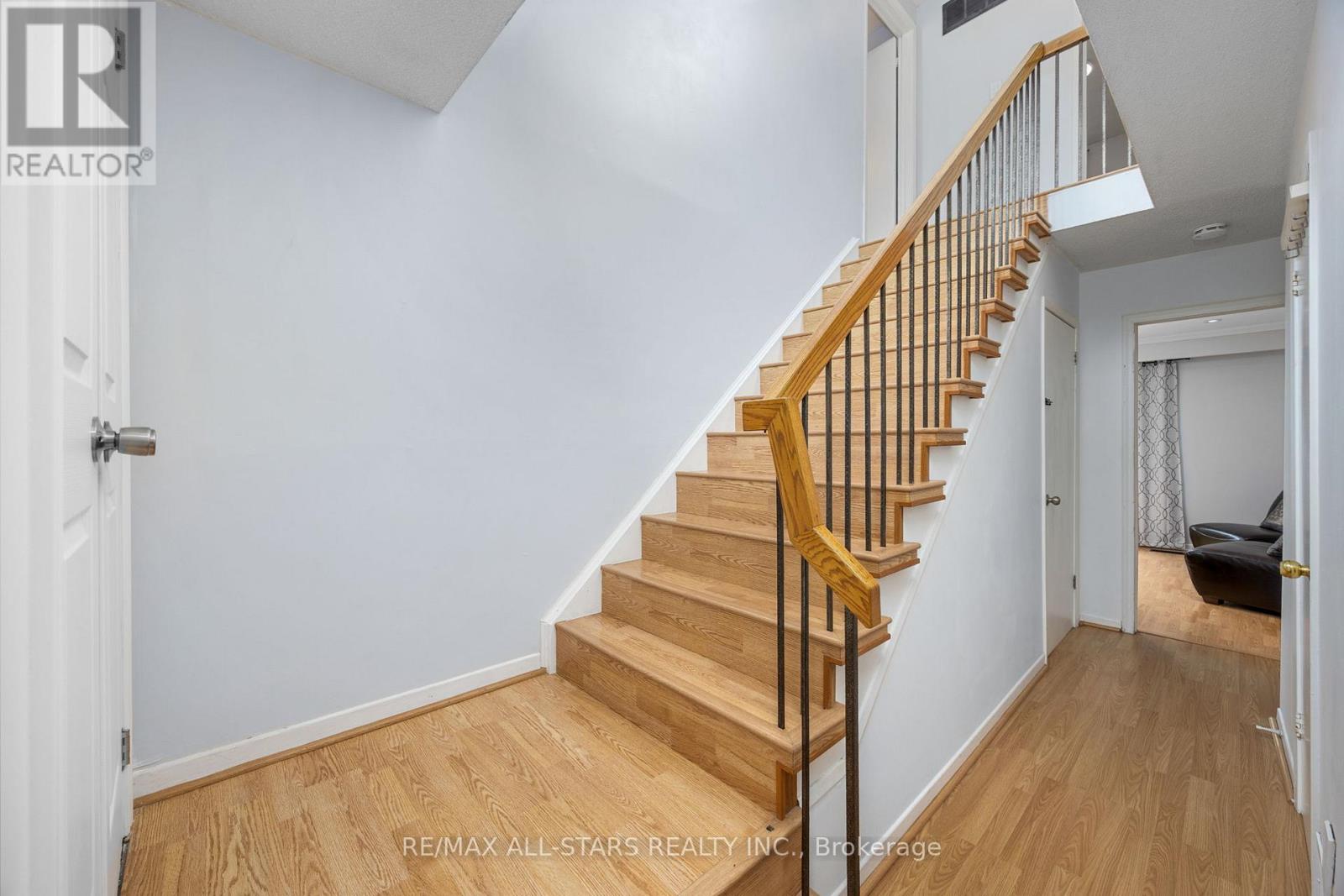 Photo 39 of 1247 Canborough Crescent, Pickering ON